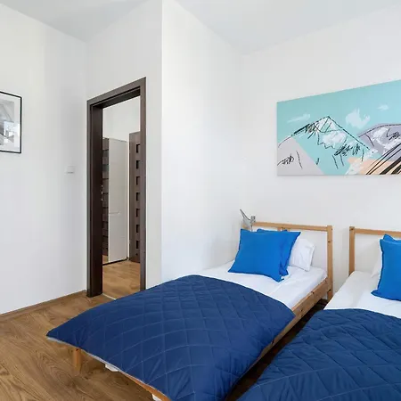 Comfortable Near The Old Town By Renters Apartment *